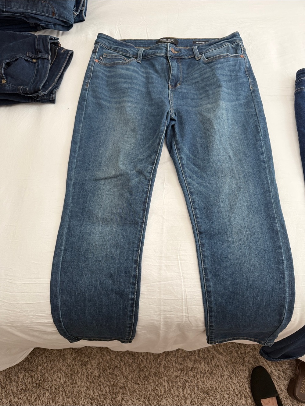 Judy Blue Straight Leg Jeans in Medium Blue Wash